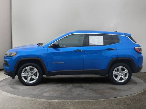 Used 2023 Jeep Compass Sport image 2