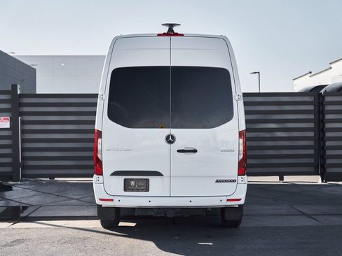 Used 2019 Mercedes-Benz Sprinter 144 image 18
