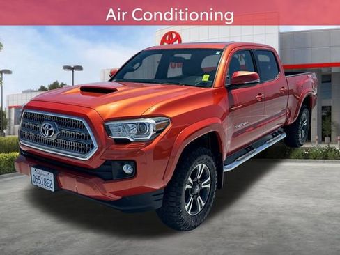 Certified 2017 Toyota Tacoma TRD Sport AWD/4WD image 3