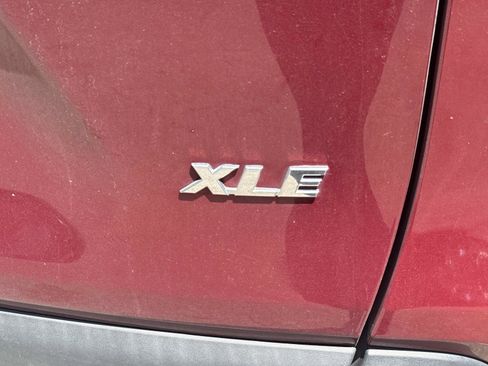 Used 2021 Toyota RAV4 XLE Premium FWD image 9