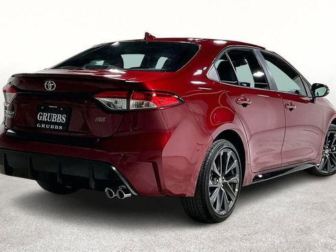 Used 2025 Toyota Corolla SE image 2