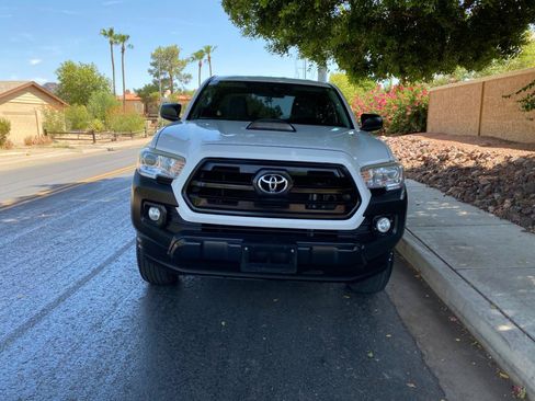 Used 2017 Toyota Tacoma 2WD Access Cab image 5