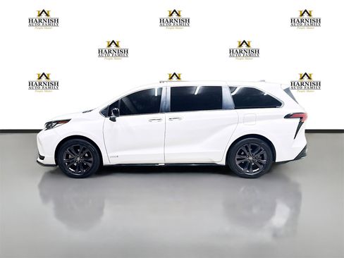 Used 2021 Toyota Sienna XSE image 8