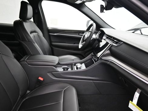 New 2025 Jeep Grand Cherokee L Limited w/ Black Appearance Package image 16