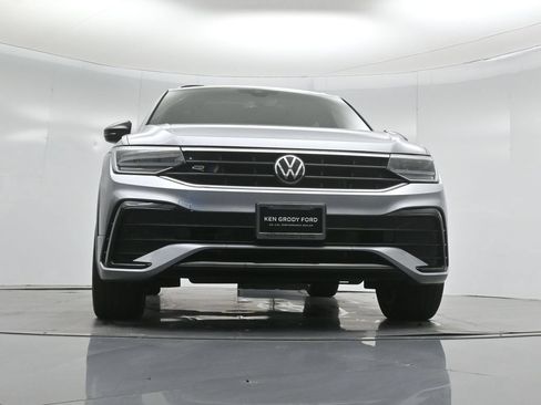 Used 2023 Volkswagen Tiguan SE R-Line FWD image 43