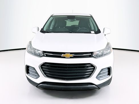 Used 2022 Chevrolet Trax LS w/ Tint and Cruise Package FWD image 2