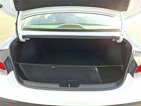 Certified 2025 Hyundai Elantra SE image 27