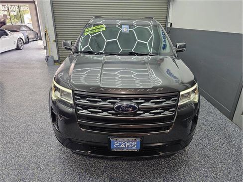 Used 2018 Ford Explorer XLT w/ Equipment Group 202A FWD image 8