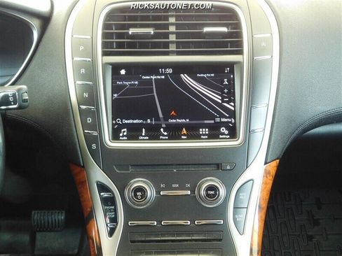 Used 2019 Lincoln Nautilus Select image 14