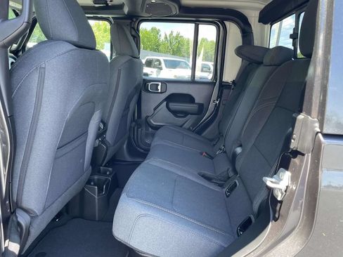 Used 2026 Jeep Gladiator Sport AWD/4WD image 19