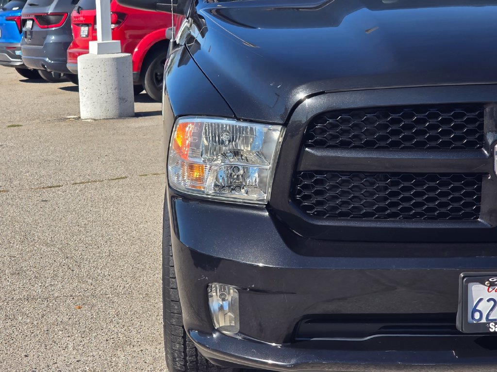 Used 2017 RAM 1500 Express RWD image 3
