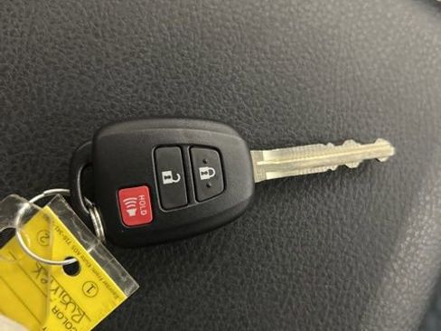 Used 2020 Toyota Tacoma SR5 w/ Technology Package image 27