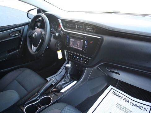 Used 2018 Toyota Corolla LE image 7