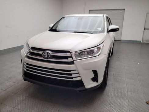 Used 2018 Toyota Highlander LE image 15