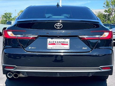 Used 2025 Toyota Camry SE FWD image 4