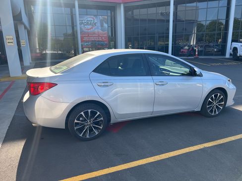 Used 2017 Toyota Corolla SE FWD image 3