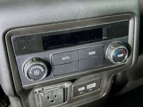 Used 2023 GMC Acadia SLT image 28