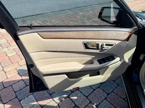 Used 2015 Mercedes-Benz E 350 4MATIC Sedan image 31