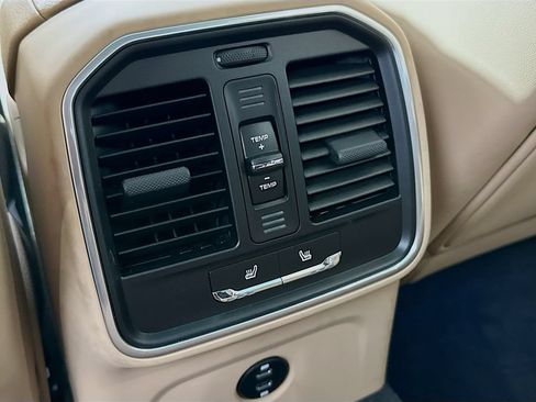 Certified 2026 Porsche Macan AWD/4WD image 27