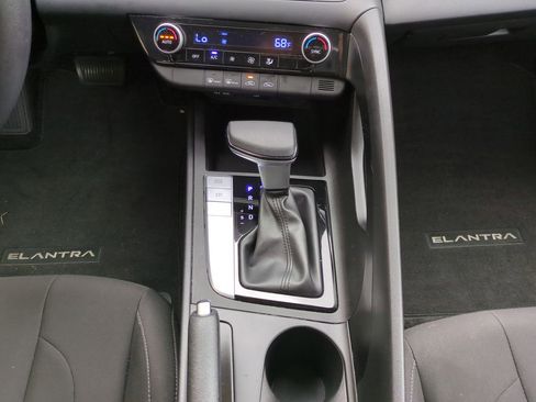 Certified 2024 Hyundai Elantra SEL image 17