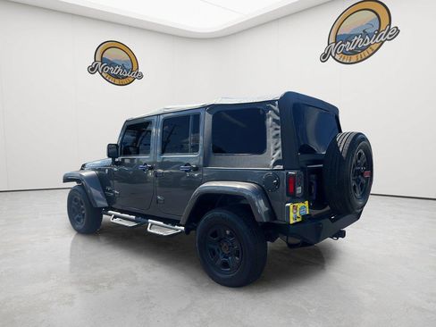 Used 2018 Jeep Wrangler Unlimited Sahara AWD/4WD image 7