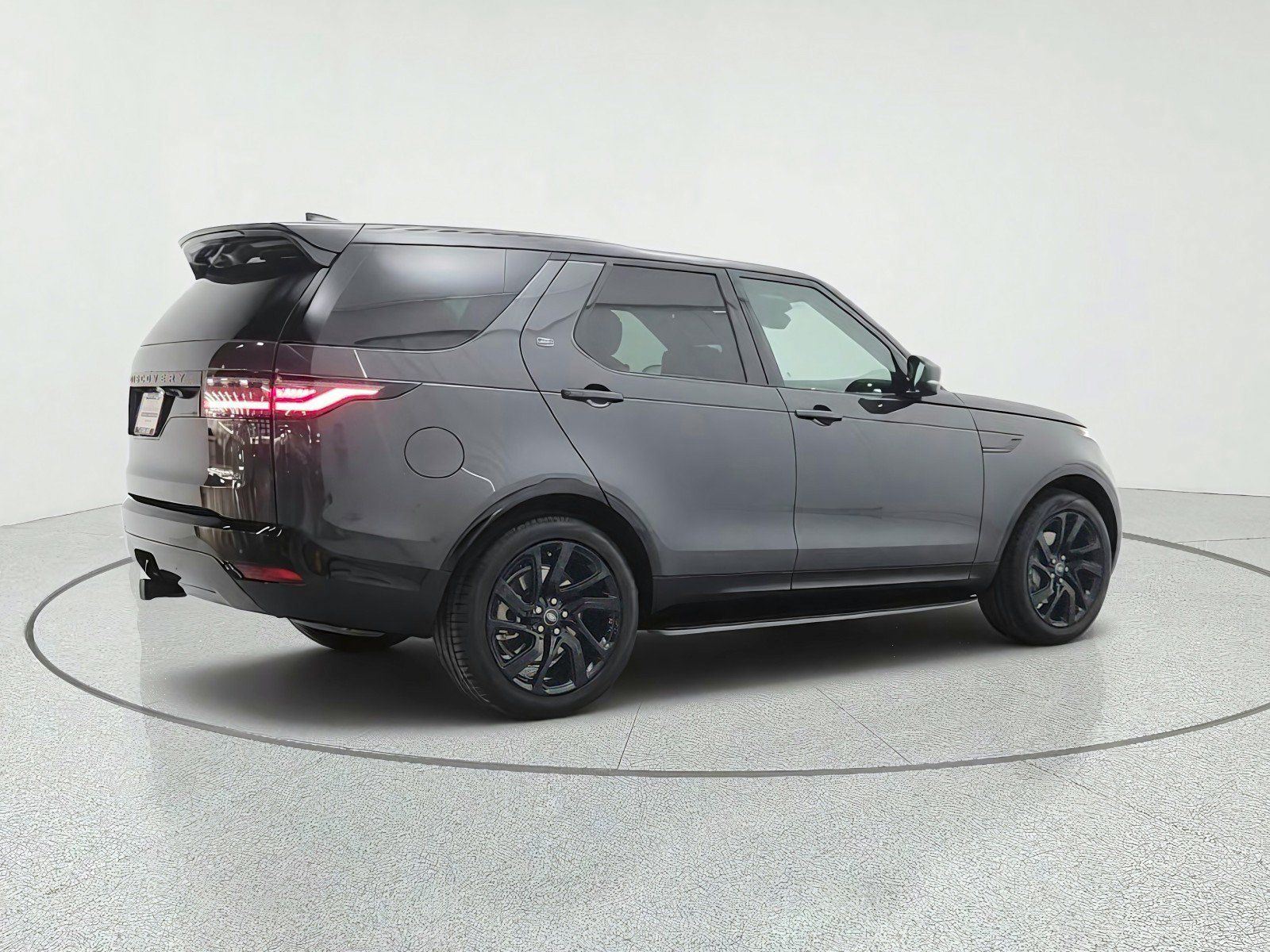 Used 2024 Land Rover Discovery Dynamic SE AWD/4WD image 5