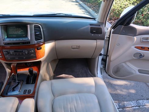 Used 2005 Lexus LX 470 4WD image 25