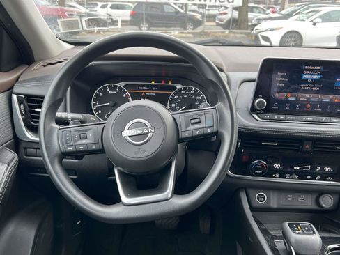 Used 2022 Nissan Rogue SV image 15