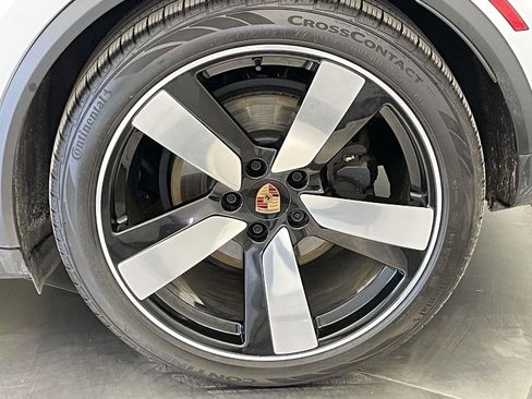 Used 2025 Porsche Macan 4 Electric image 12