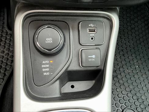 Used 2019 Jeep Compass Latitude w/ Cold Weather Group image 31