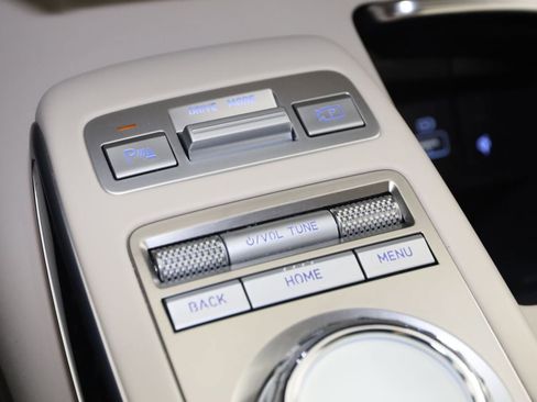 Used 2023 Genesis GV70 3.5T Sport w/ Sport Prestige Package AWD/4WD image 31