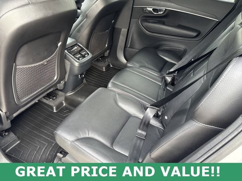 Used 2020 Volvo XC90 T6 Momentum image 34