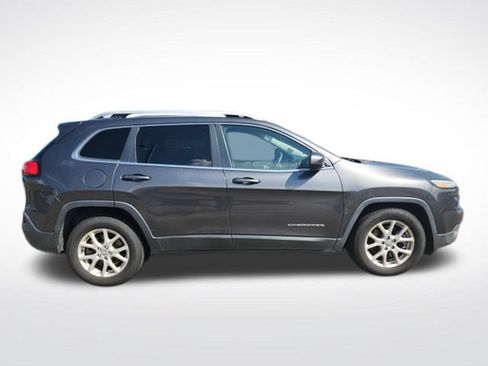 Used 2016 Jeep Cherokee Latitude FWD image 9