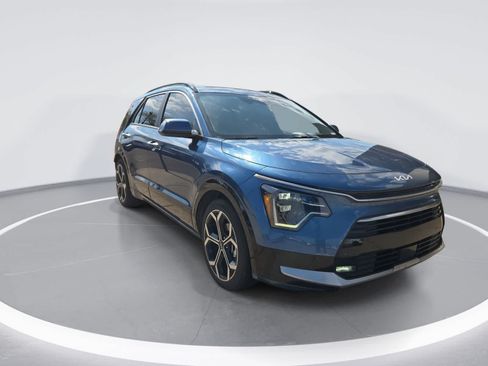Used 2023 Kia Niro SX Touring FWD image 2