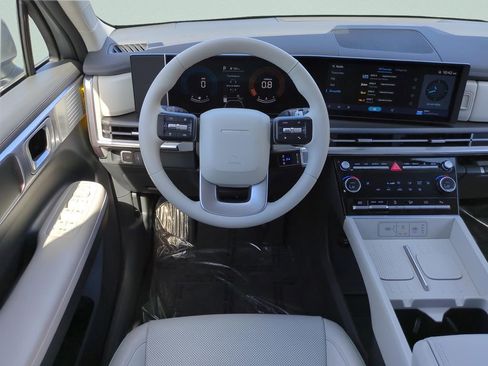 Certified 2025 Hyundai Santa Fe SEL image 15