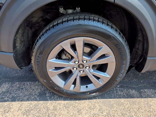Used 2022 Ford Explorer XLT w/ Equipment Group 202A AWD/4WD image 8