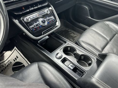 Used 2022 Lincoln Corsair AWD w/ Premium Package image 23