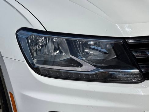 Used 2018 Volkswagen Tiguan SEL AWD/4WD image 10