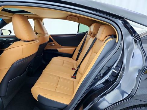 Used 2025 Lexus ES 300h w/ Accessory Package (Z2) image 30