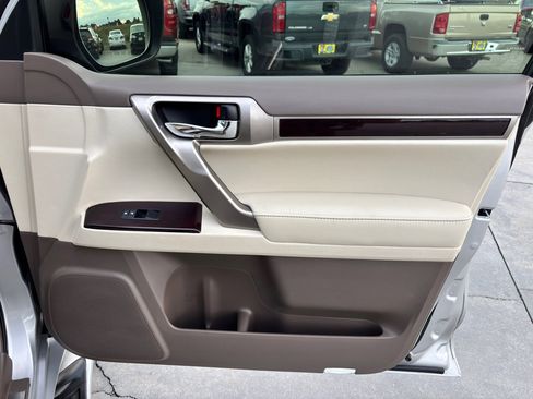 Used 2014 Lexus GX 460 image 31