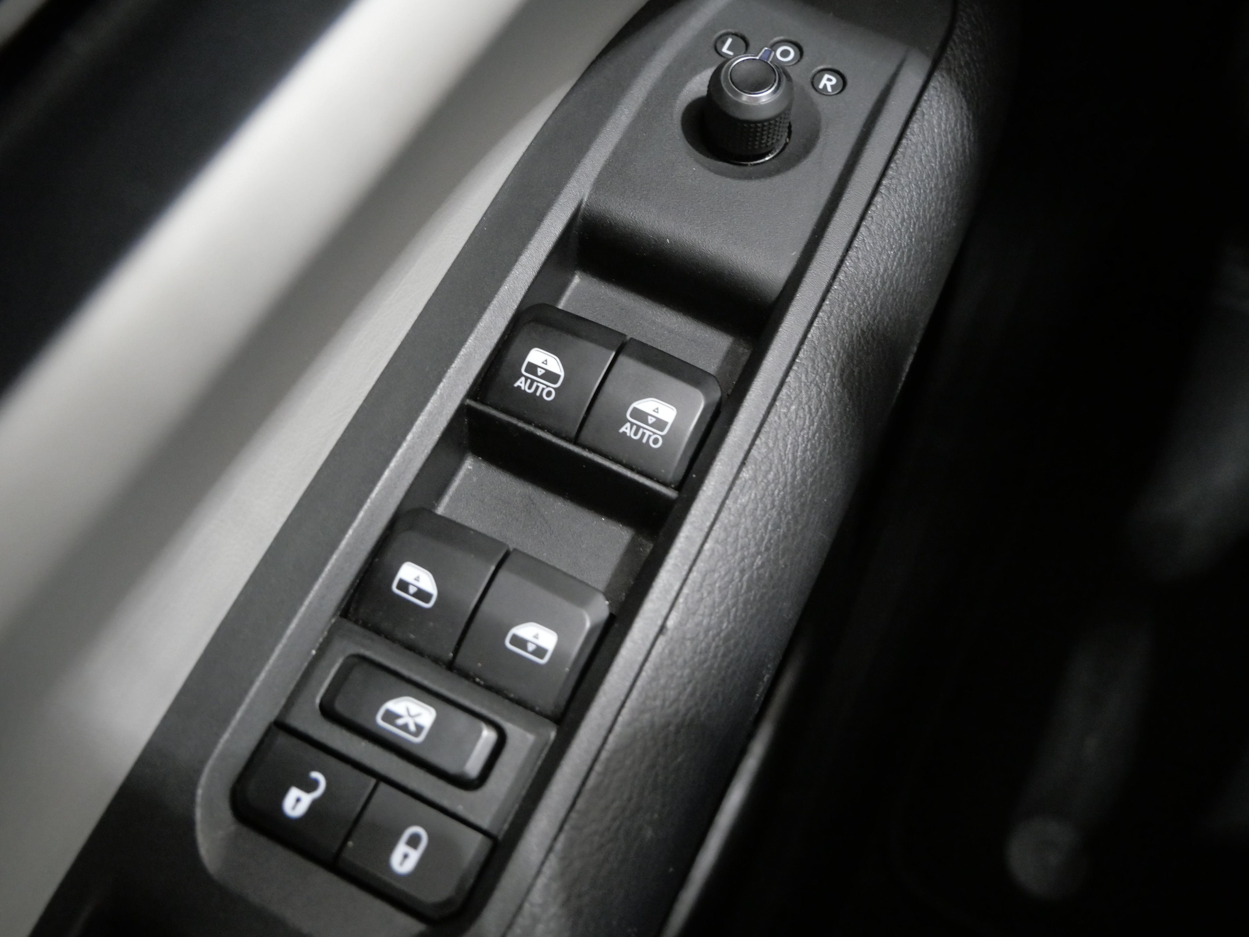 Used 2025 Jeep Compass Limited AWD/4WD image 13