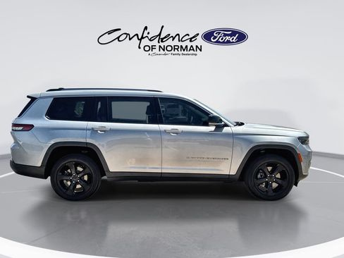 Used 2023 Jeep Grand Cherokee L Limited RWD image 10