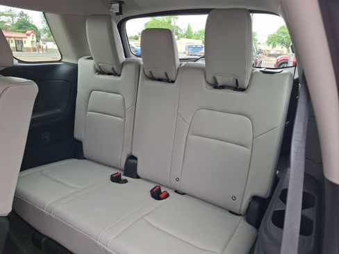 Used 2024 Nissan Pathfinder SL w/ Black Appearance Package AWD/4WD image 10