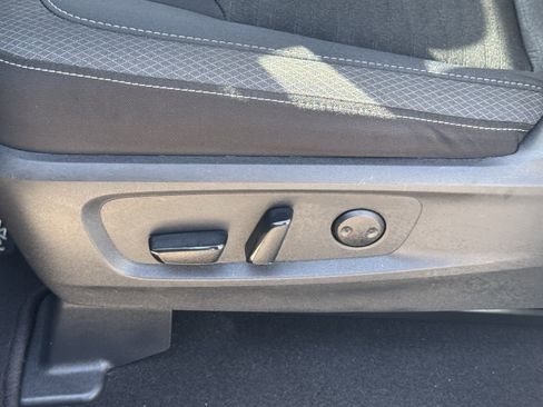 Used 2025 Nissan Pathfinder SV FWD image 29