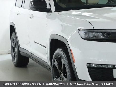 Used 2022 Jeep Grand Cherokee L Limited w/ Luxury Tech Group II AWD/4WD image 12