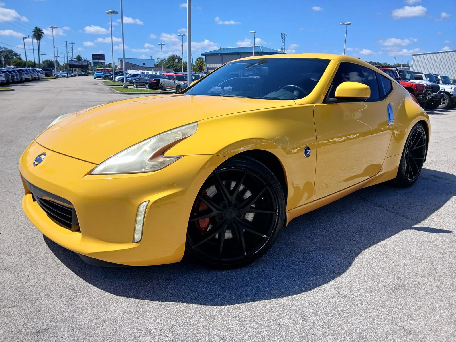 Used 2017 Nissan 370Z Coupe RWD image 2