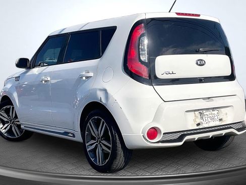 Used 2016 Kia Soul + w/ Soulful Package FWD image 2