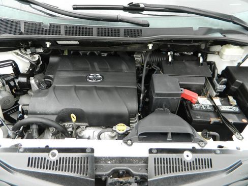 Used 2013 Toyota Sienna LE FWD image 22