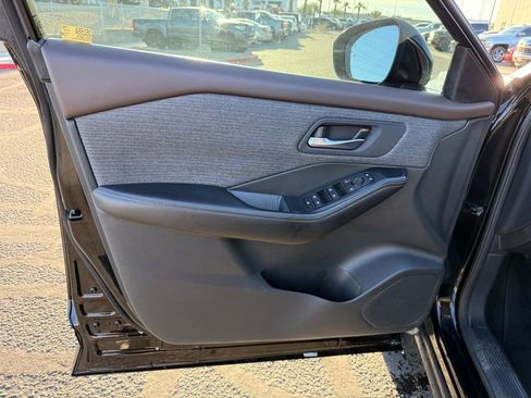 Used 2023 Nissan Rogue SV image 20