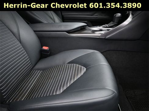 Used 2024 Toyota Camry SE image 25